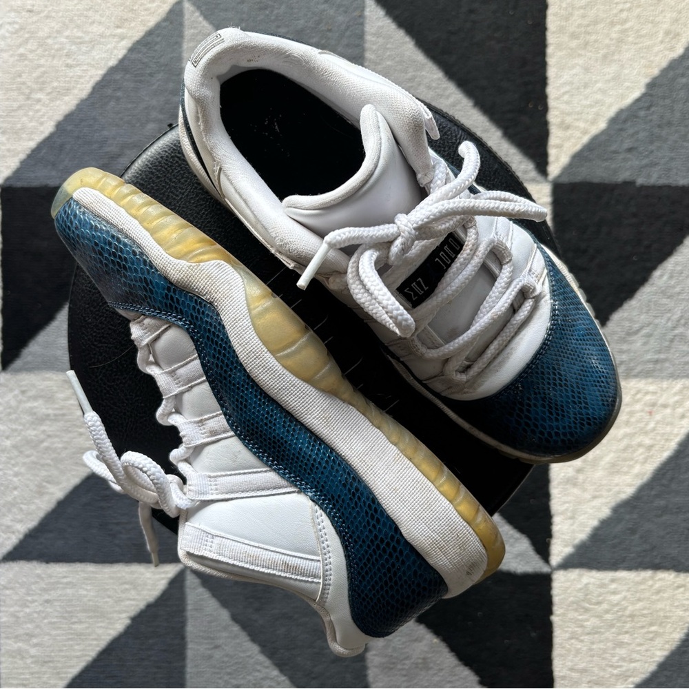 *Rare* Jordan 11 Retro Low Snake Navy (2019) GS size 7Y (250mm/W8/M7)